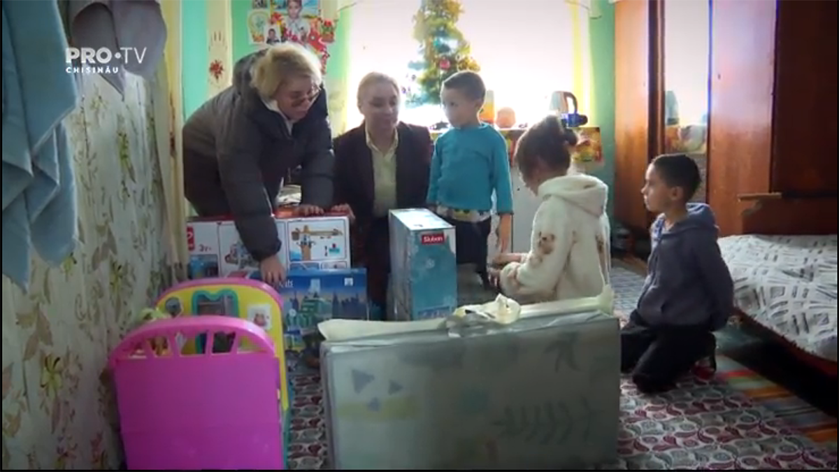 Un gest frumos de sărbători din partea Alternativa Clinic: echipa medicală aduce zâmbete familiei Eladii din Glodeni, în cadrul campaniei „Dăruiești și Câștigi”