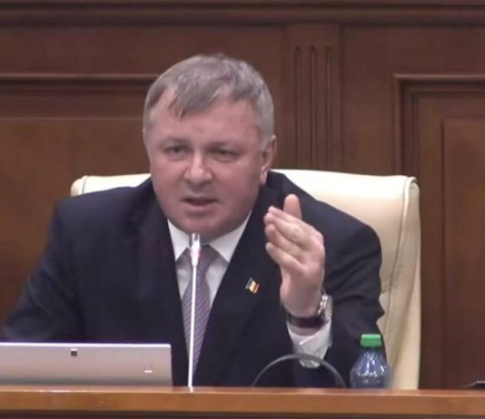 Constantin Cuiumju către ministrul Energiei: Ați venit în Parlament nepregătit. Consultați-vă cu adjuncta dvs., care primește în Consiliul de Observatori al Moldovagaz un onorariu de 150 de mii de lei pe lună!
