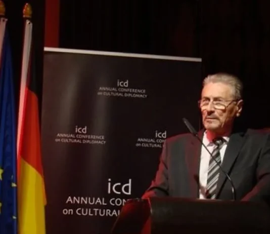 Emil Constantinescu: Mă pronunţ împotriva desfiinţării Universităţii din Cahul, a cărei apariție are la bază angajamente asumate de preşedinţii României