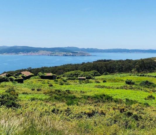 Un sat din Spania cu vedere la mare este scos la vânzare la prețul unui apartament cu două camere