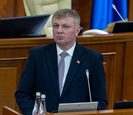 VIDEO | Critici la adresa Guvernului: Constantin Cuiumju acuză majorarea funcțiilor în Cancelaria de Stat a Republicii Moldova