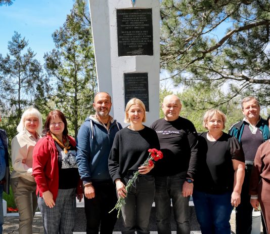 FOTO | Irina Vlah: În ajunul Zilei Victoriei, vă îndemn să îngrijiți monumentele, obeliscurile sau mormintele veteranilor