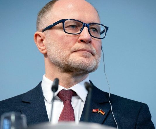 ULTIMA ORĂ | Ministrul apărării din Letonia, Andris Spruds, a demisionat după ce drone ucrainene au lovit rezervoare cu petrol din țara sa