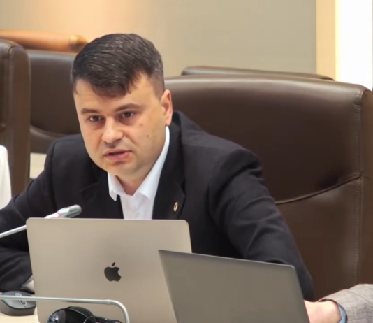 Partidul Nostru propune creșterea plafonului neimpozabil pentru colete de la 150 la 500 de euro – PAS nu susține inițiativa