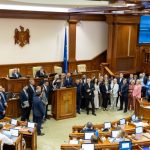 Împreună cu toți deputații din opoziție, Renato Usatîi a cerut mai mult respect și mai puține restricții în Parlament: „Сetățenii așteaptă soluții și rezultate, nu microfoane închise și scandaluri!”