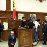 NEWS ALERT VIDEO | Primarul Ion Ceban a fost scos forțat din sala de plen a Parlamentului