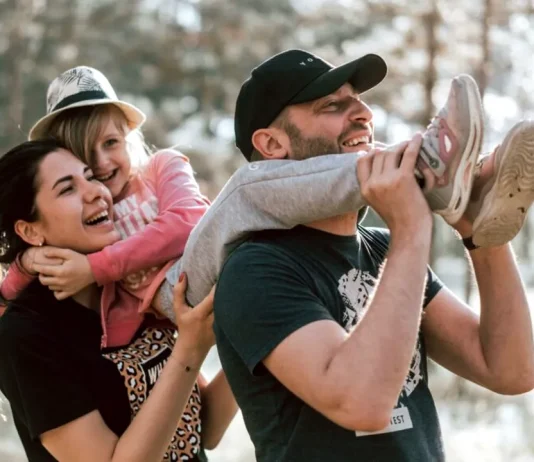 Ziua Tatălui: O sărbătoare a familiei și reflecție asupra rolului patern în societatea modernă