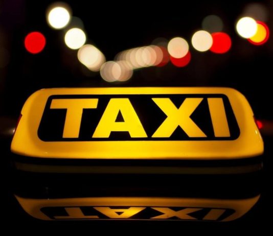 Platformele de taxi vor fi obligate să proceseze plățile prin bănci din Moldova