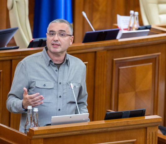 Renato Usatîi: „Dacă nu puteți dezvolta Căile Ferate din Moldova, măcar încetați să le îngropați! Nu aveți un plan de dezvoltare, dar aveți un plan de împărțire”